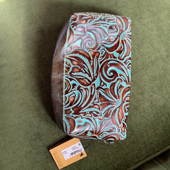 Patricia Nash wristlet - Picture 2 of 4